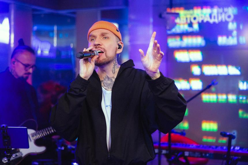 «Было сложно выходить к людям»: певец Zvonkiy заявил, что публичность далась ему нелегко