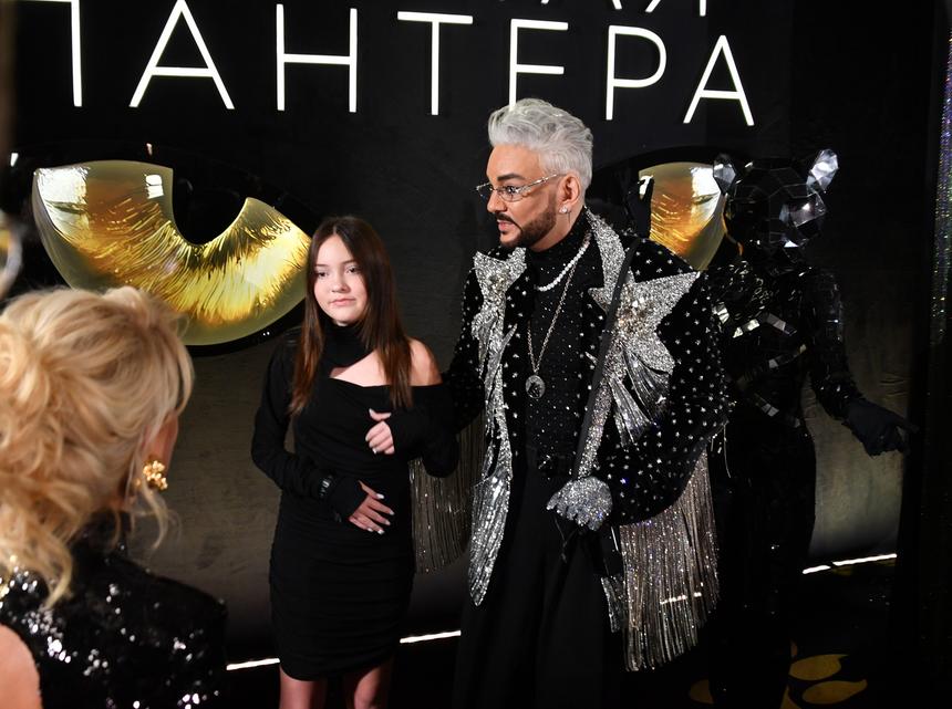 «Кричала, что папа ее не любит»: дочь Филиппа Киркорова обиделась на него из-за подарка Ксении Собчак