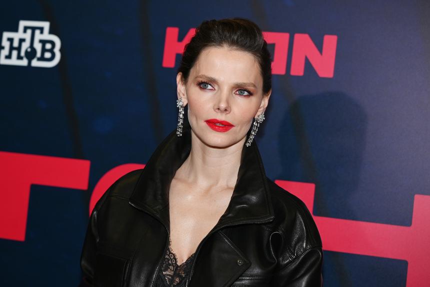 Актриса Елизавета Боярская призналась, что мечтает об отдыхе на природе с мужем