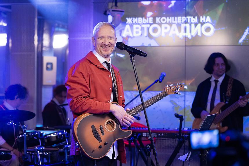 «В нее был влюблен мой брат!»: солист «Братьев Грим» раскрыл личность девушки, для которой написана песня «Ресницы»