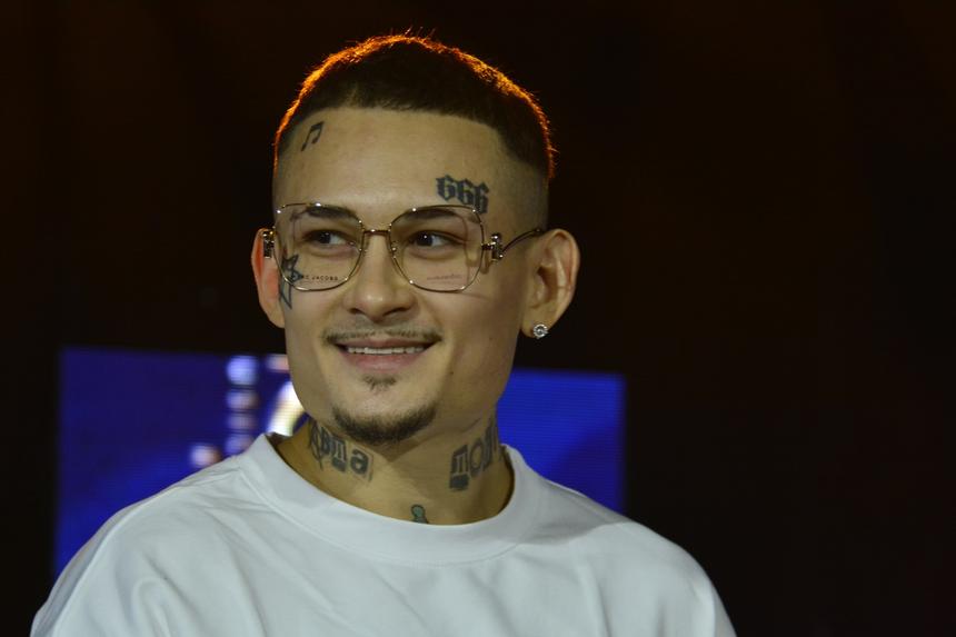 Моргенштерн* потребовал отобрать украинский флаг у зрителя на концерте в Испании