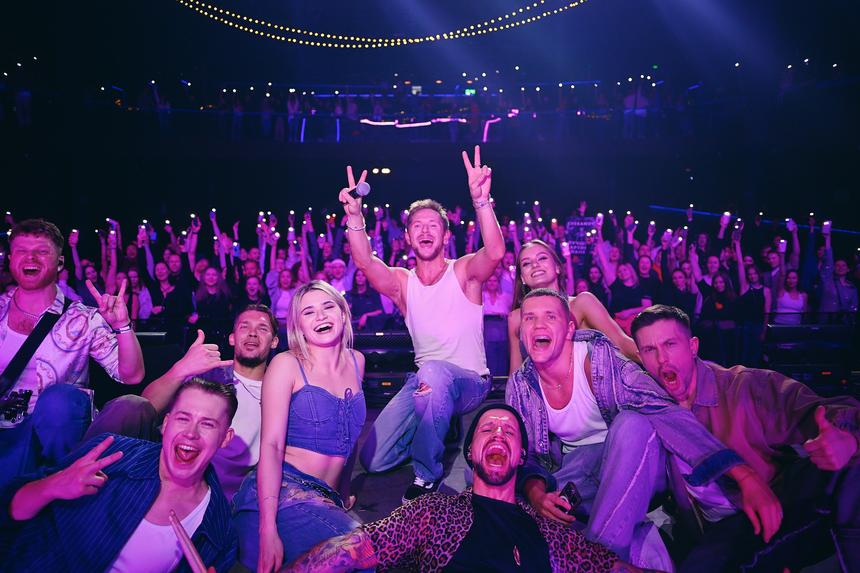 «Может, не надо… опозориться ведь можно»: певец CHEBANOV о сложных периодах, звездных дуэтах и рождении второго ребенка