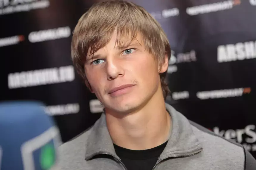 Снизивший алименты Андрей Аршавин перестал общаться с 8-летней дочерью