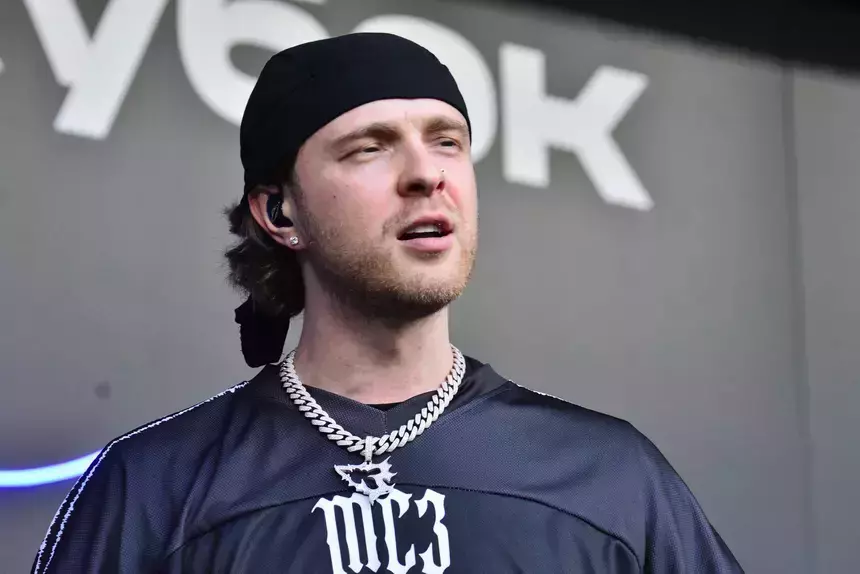 Настоящая трагедия: Егор Крид приехал на съемки новогодней передачи в инвалидном кресле