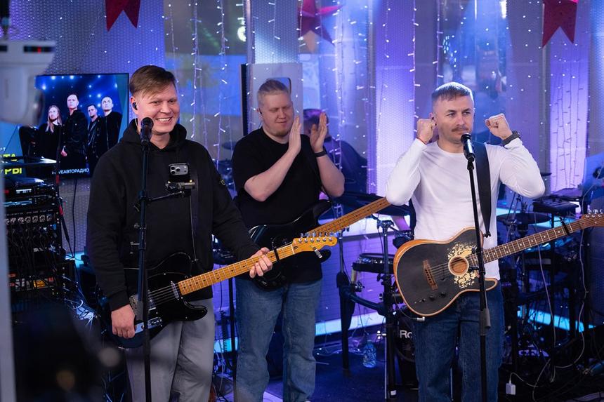 «Переночевали в комнате с наручниками»: откровения Жени Трофимова о концерте в Барнауле и жизни на гастролях