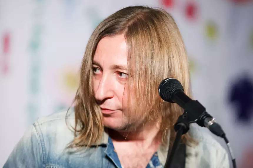 Группа «Би-2» вынуждена продавать билеты со скидками в продуктовых магазинах