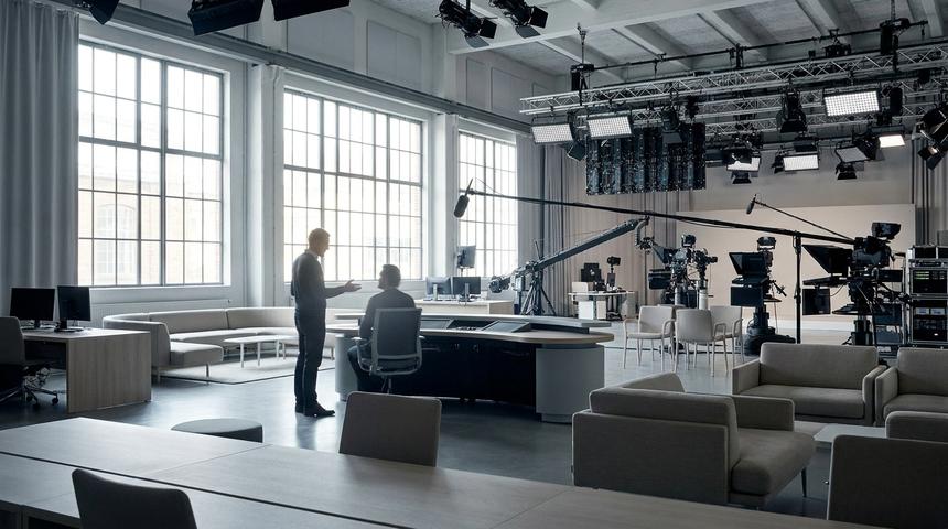 «Артем намеренно мешает мне работать»: Дизайнер Артемий Лебедев довёл ведущую шоу «Натальная карта» до слёз