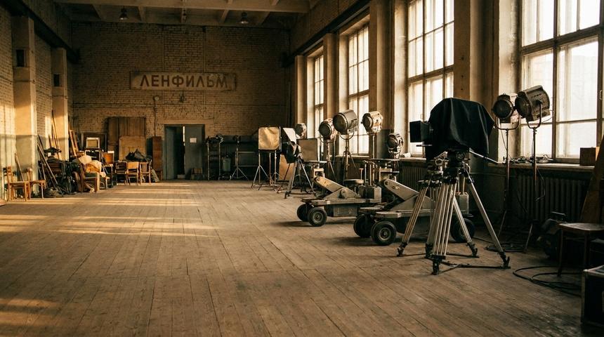 «Затмила Голливуд и переиграла Высоцкого»: как Оксана Акиньшина в 13 лет попала в кино и стала звездой