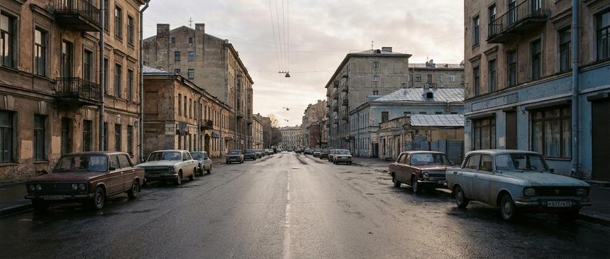 «Один из самых важных в карьере»: Александр Петров рассказал о криминальной драме «Коммерсант» про 90-е