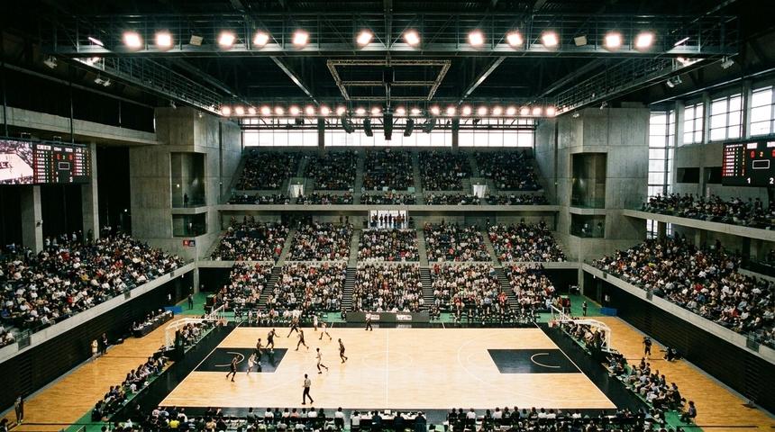 В облегающей майке и джинсах со стразами: Кайли Дженнер сходила на свидание с Тимоти Шаламе на баскетбольный матч